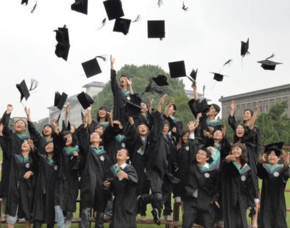 杭州女大学生毕业就删除90%同学，结果被同学骂有病（2023大学生删好友）