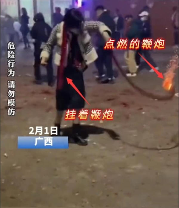 女子因为好玩将鞭炮挂在身上的引燃，结果意外发生
