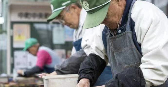 日本政府宣布的“70岁退休时代”，如今是什么样了？
