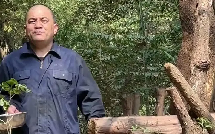 51岁的熊猫饲养员已经被喊了十多年的谭爷爷！